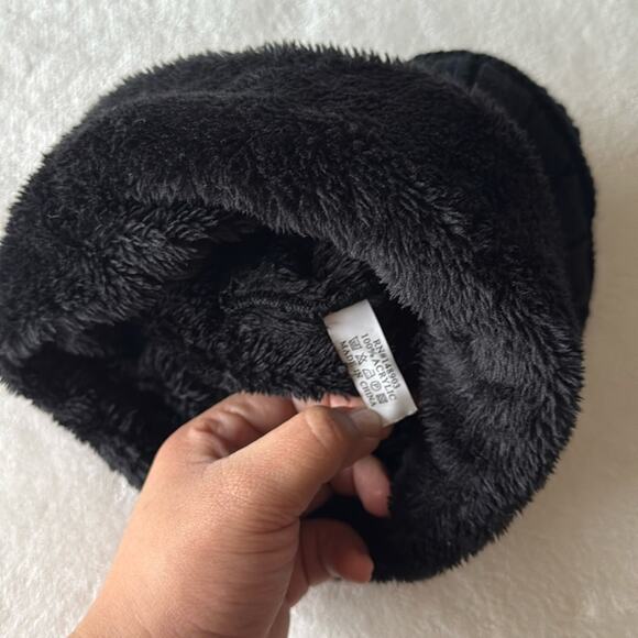 Black faux fur trim beanie hat - Picture 2 of 4
